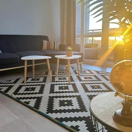 3 Avec Wifi Proche Tram Et Aeroport Pensez A Valider Votre Demande De Reservation Via Le Mail Que Vous Recevez Svp Apartment