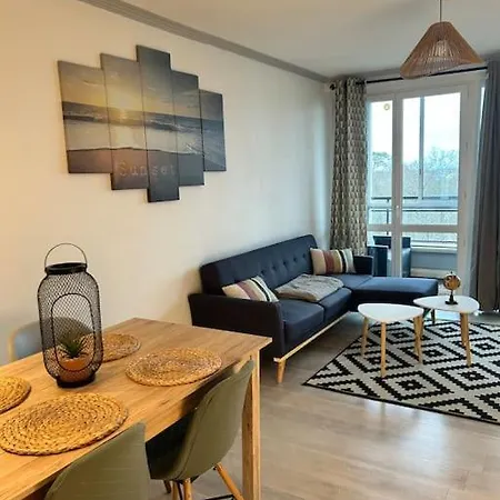 3 Avec Wifi Proche Tram Et Aeroport Pensez A Valider Votre Demande De Reservation Via Le Mail Que Vous Recevez Svp Apartment *