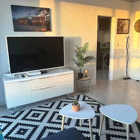 Apartment 3 Avec Wifi Proche Tram Et Aeroport Pensez A Valider Votre Demande De Reservation Via Le Mail Que Vous Recevez Svp *