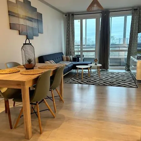 Apartment 3 Avec Wifi Proche Tram Et Aeroport Pensez A Valider Votre Demande De Reservation Via Le Mail Que Vous Recevez Svp